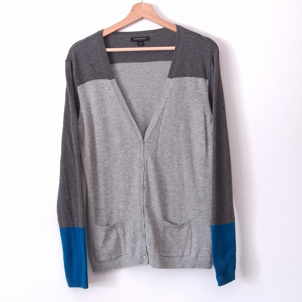Banana Republic Cardigan sweater colourblock v-neck gray Blue women’s size M